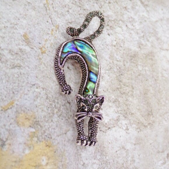 Stretching Cat brooch pin in abalone shell, crystals, and in an antique finish - Picture 4 of 5